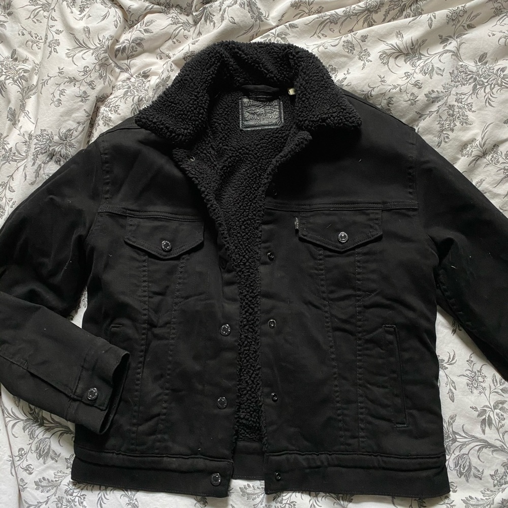 Black Levi’s Sherpa jacket